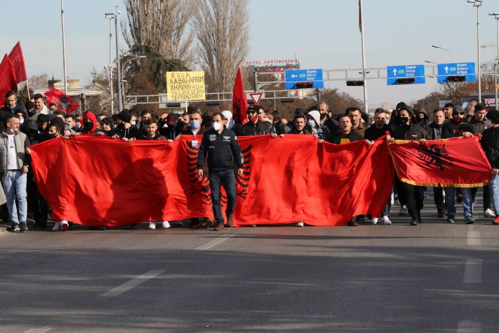 Апасиев: Северџански либтарди како (со)животот ?
