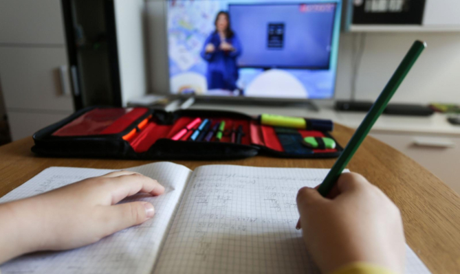 “Имате 21 неоправдан, вклучете се или ќе ве избркаат“: Професори вршат притисок врз матурантите