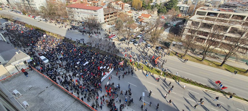 “УЧК, УЧК” скандирање на протестот за Монструм, мерки не се почитуваа – “За 10 маски во Вевчани напраивте шоу каде сте сега? “