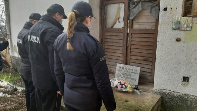 Поминаа 20 години откако ОНА изврши терористички напад врз полициската станица во Теарце