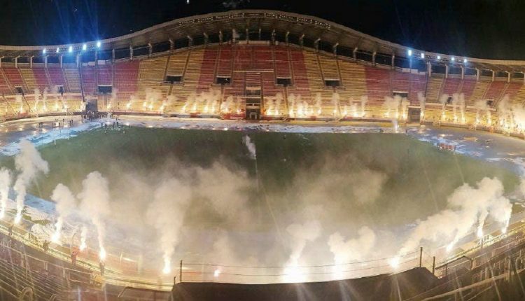 Комити успеаја да го спасат Вардар, осветлен градски стадион (Видео)