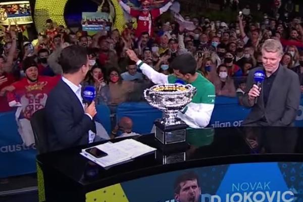 Новак по победата во Мелбурн побара ракија: Хит сцена од интервјуто (Видео)