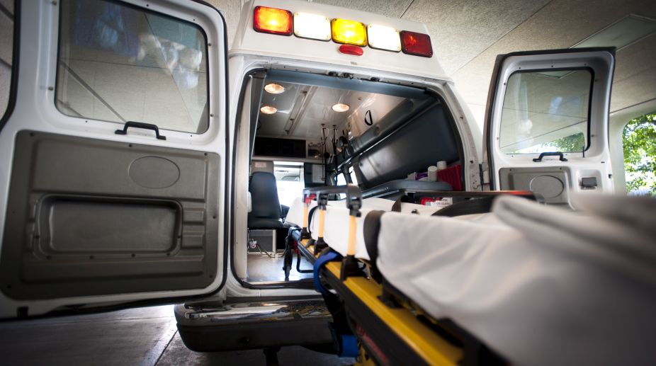 Со инструкции по телефон, жена се породи во болничко возило