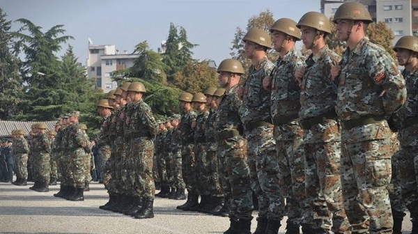 Дали во Армијата на Македонија има хомосексуалци? (Видео)