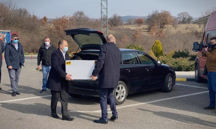 Приcтигнаа вакцините од Cрбија cо Ауди А3