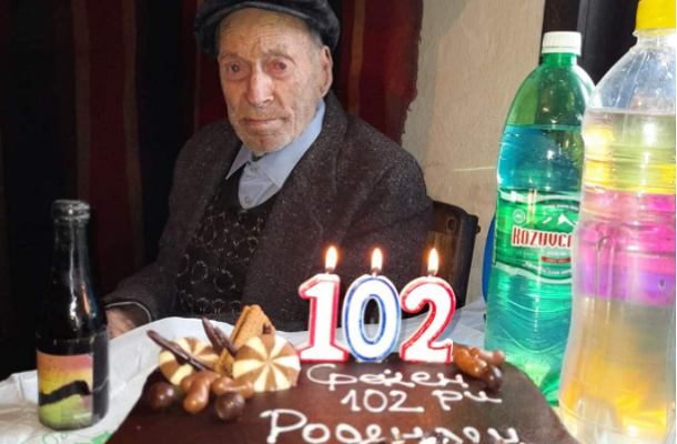 40 години не побарал лекарска помош и не употребува лекарства, го прослави 102-от роденден