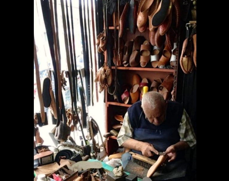 Дедо Милан на 95 години со своите вредни раце е чувар на Охридското занаетчиство