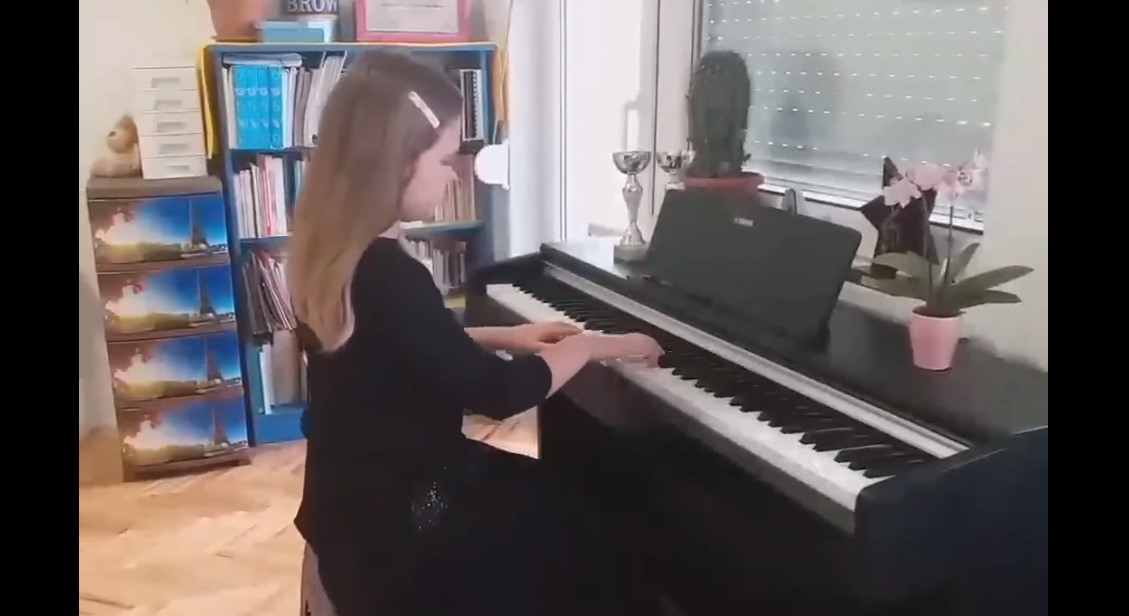 Девојчето чудо со покана да настапи на Карнеги во Њу Јорк (Видео)