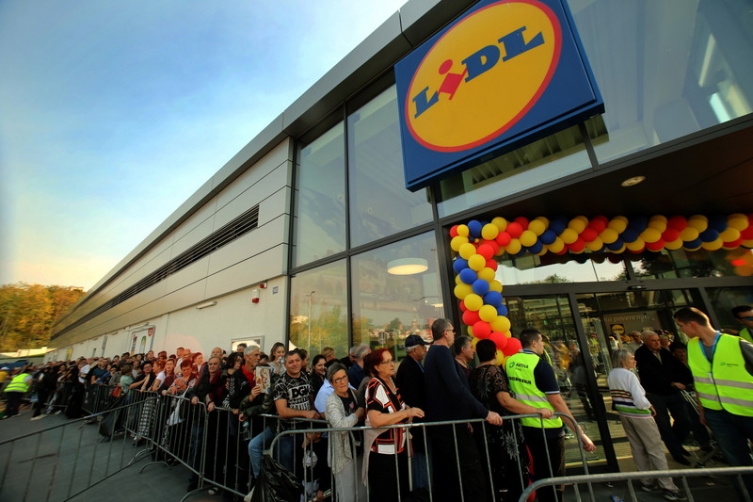 Зголемиот број на заболени во Врање е поради шопингот и полните кафеаните од Македонците