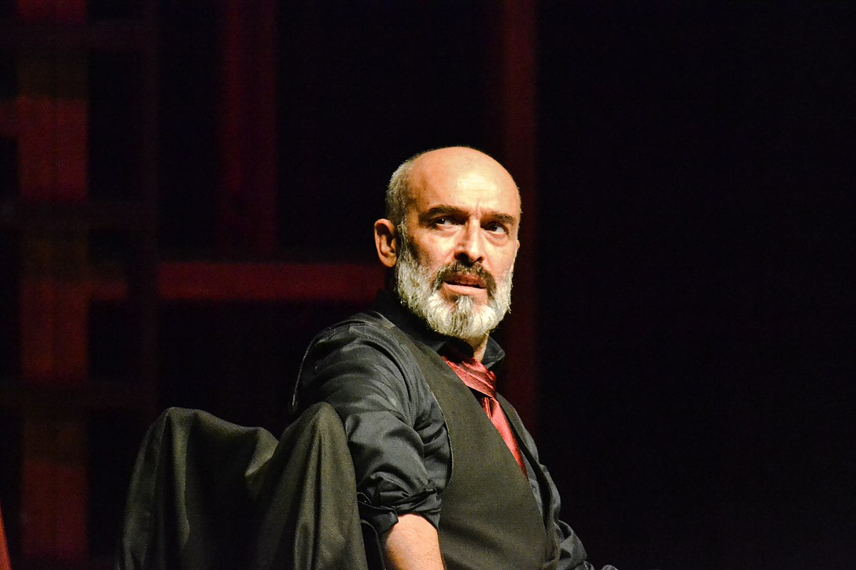 „Чмарићићу, голем поздрав од Македонија, земјата во која ти се товиш со пари од народот“