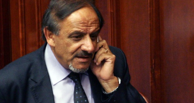 Самка: Гледам дека сите прашувате каде сум, еве сум работам, сите патишта се проодни!