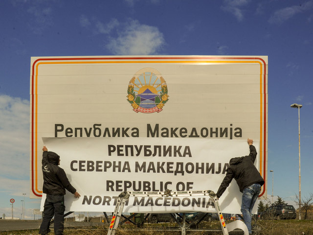 Македонците за промената на името „не вредело“ бараат да се врати