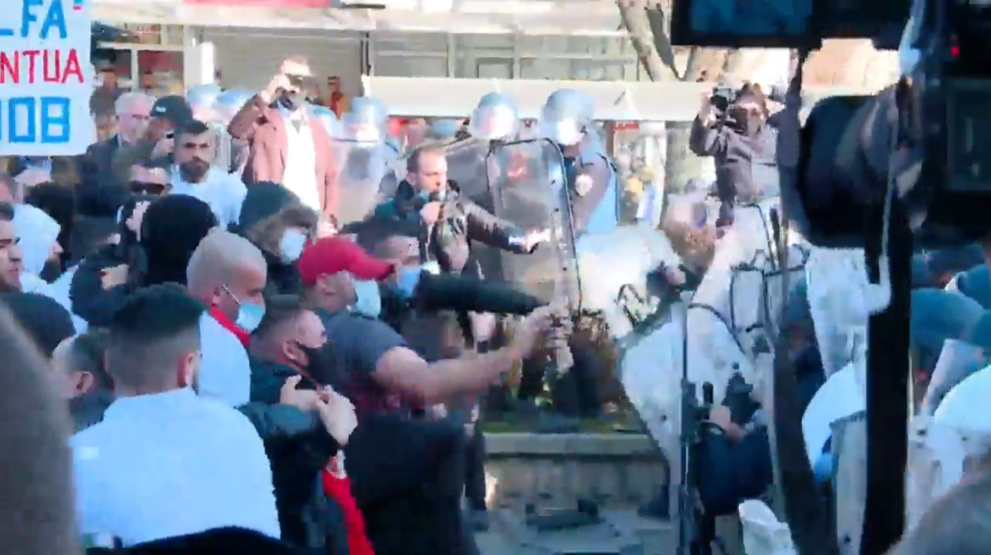 Ескалира протестот кај Мавровка (Фото и Видео)