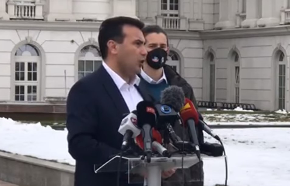 Заев: Во личните карти мора да стои „Граѓанин на Северна Македонија“