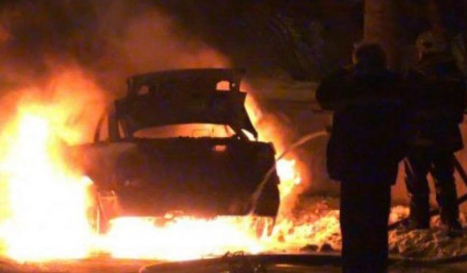 (Видeo) 3aпaлен aвтoмобилот на диpeкторот на Агенцијата за спpoвeдување на јазиците