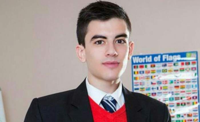 И ова го има… Порно глумец го претставуваат како доктор од Кичево кој измислил лек