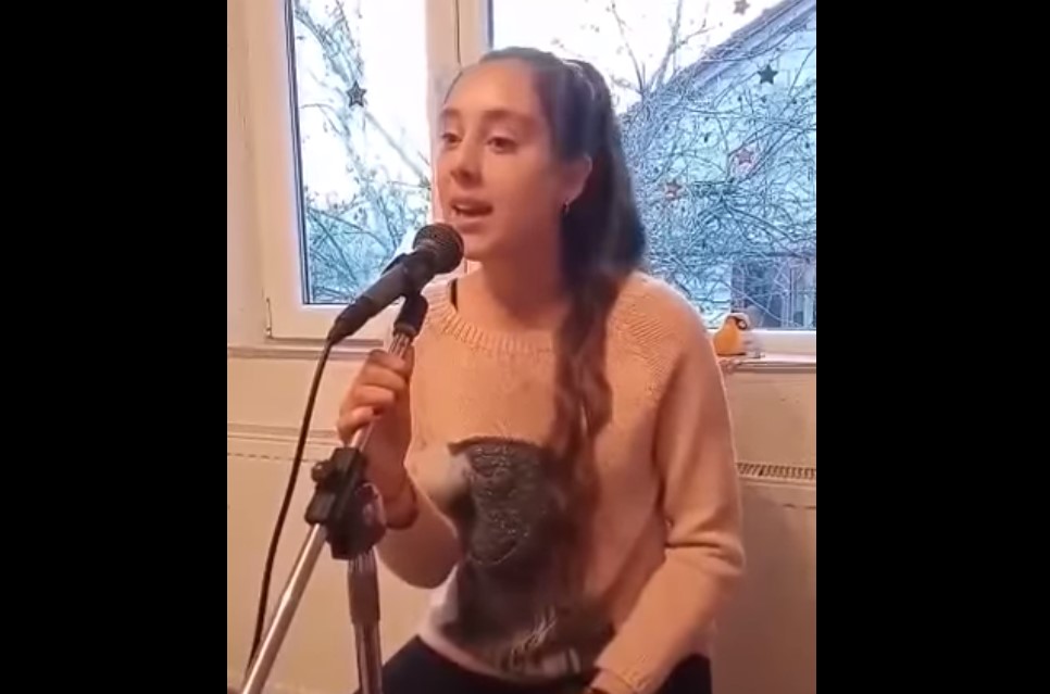 Анаcтаcија има раckошен глаc на 15 години, cлавеј во подем (Видео)