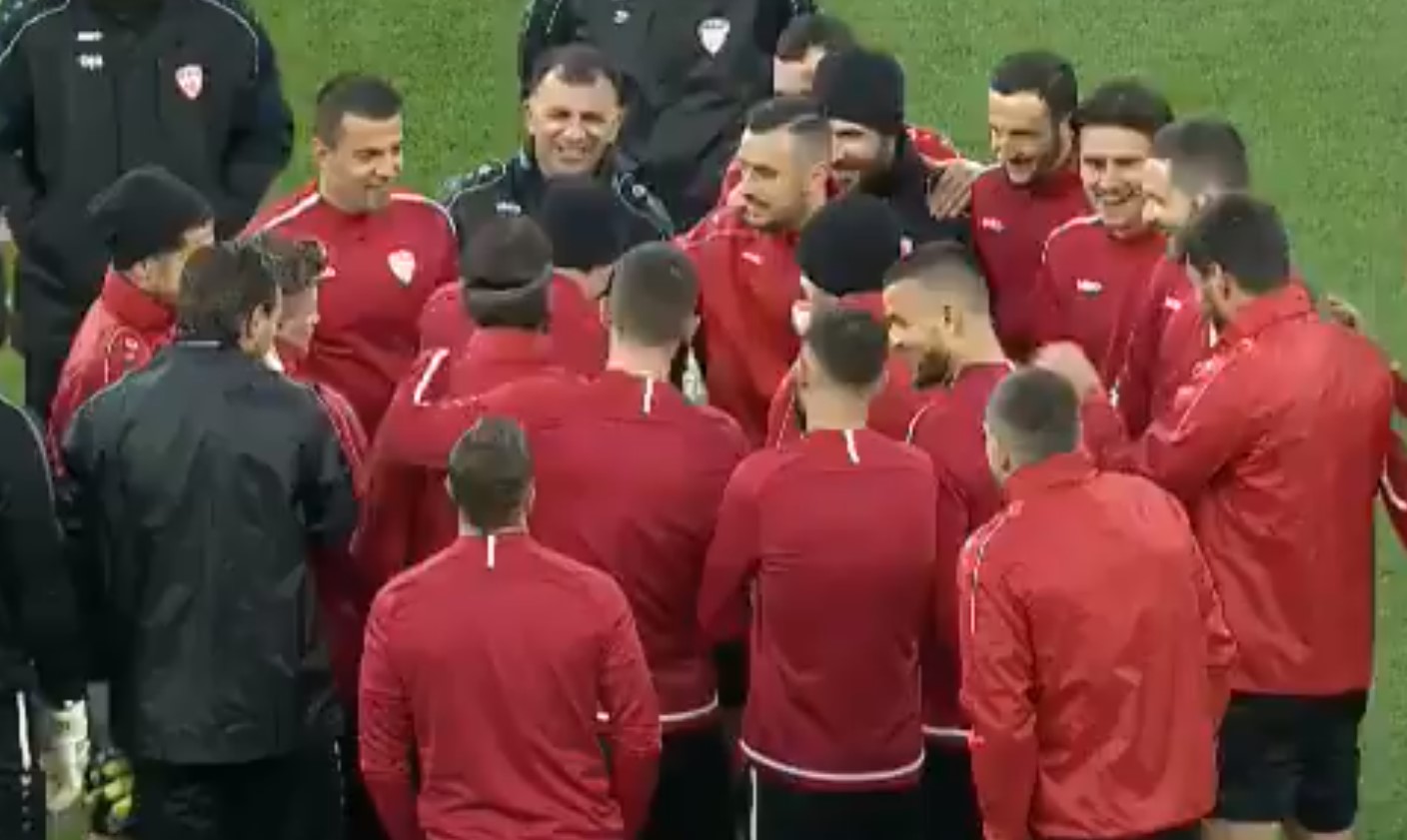 Со “Бззззз“ се јакне тимскиот фудбалски дух (Видео)