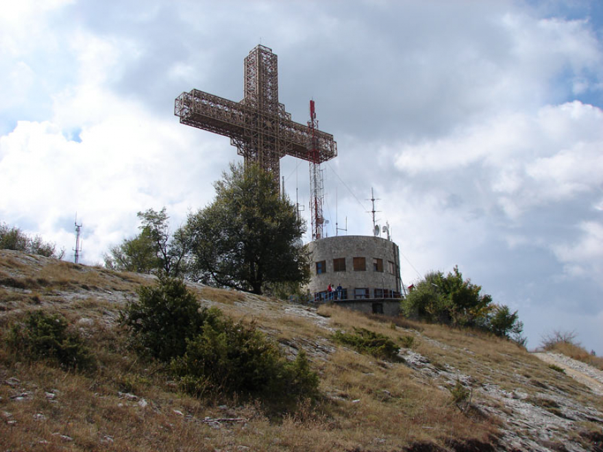Планинарите гневни: Новоформиран клуб насилно го презел домот „Даре Џамбаз“ на Водно, ќе се гради угостителски објект