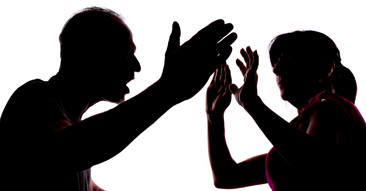 49-годишен маж ги претепал родителите оти не му дале пари за роденден