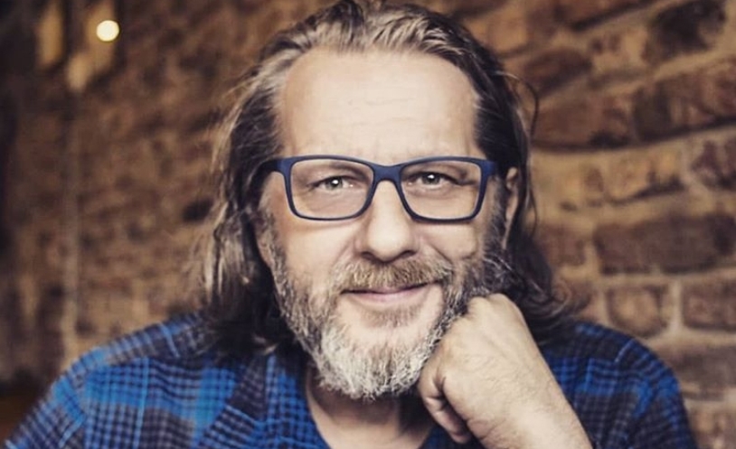 „Ова се мајка ми и дедо ми 5-ре“ – Џамбазов го одбележа Денот на театарот