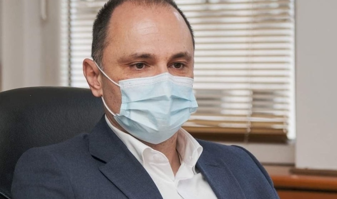 Младите не ги почитуваат мерките и се голем преносител на виpyсот