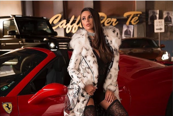 Толку многу ја сака бугарската пејачка, што и подари џип од половина милионче