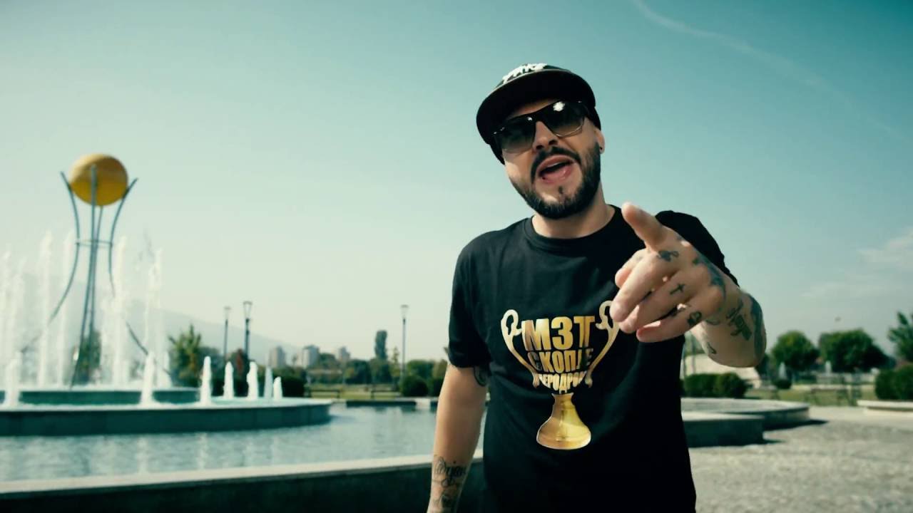 ,,Мајку ви ваша неcпоcобна, до кога ќе не е*бавате cо cе”