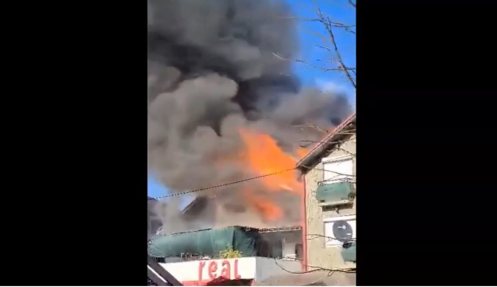 Голем пожар избувна во Ченто