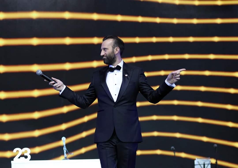 Не ви треба ни карта, ни маска, ни брис, ни ковид-пасош, ни ПЦР тест, само фотелја (Видео)