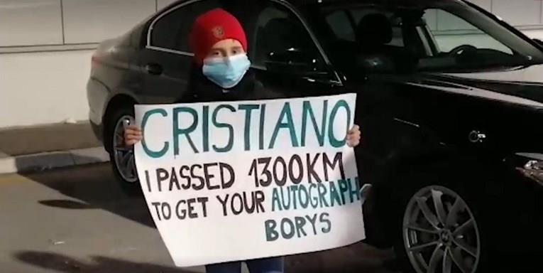 Роналдо не го ни погледна детето, кое поминало 1.300 километри за да го види