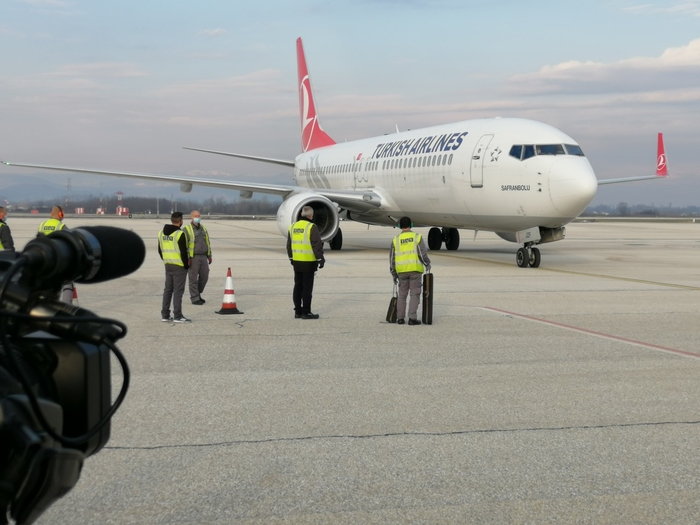 Пристигна првата пратка од 24.000 вакцини на АстраЗенека преку КОВАКС