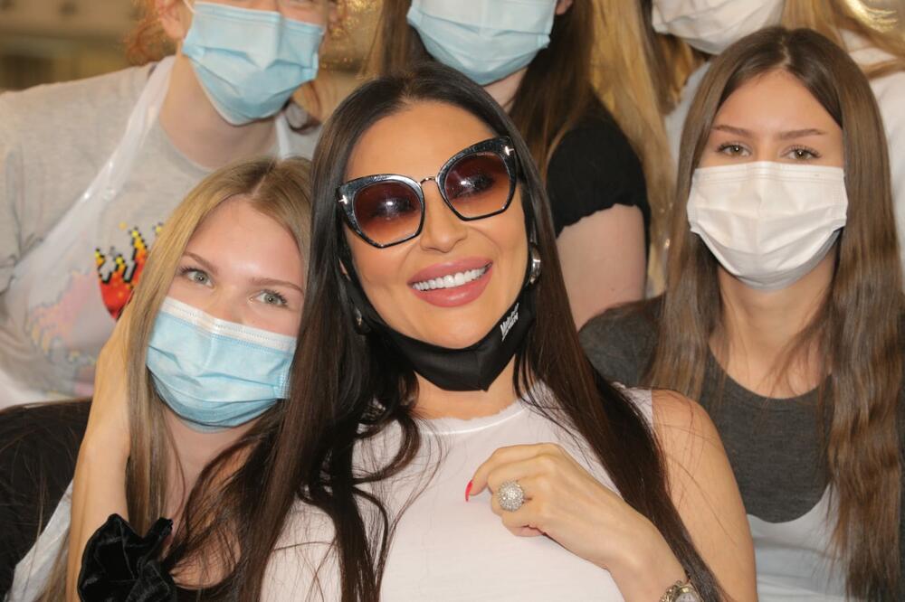 Цеца се вакцинираше: Не сум љубител на игли, но чувствував должност пред сите