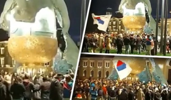 Антиваксери одбиваат да примаат вакцини и вртат оро во сред Белград