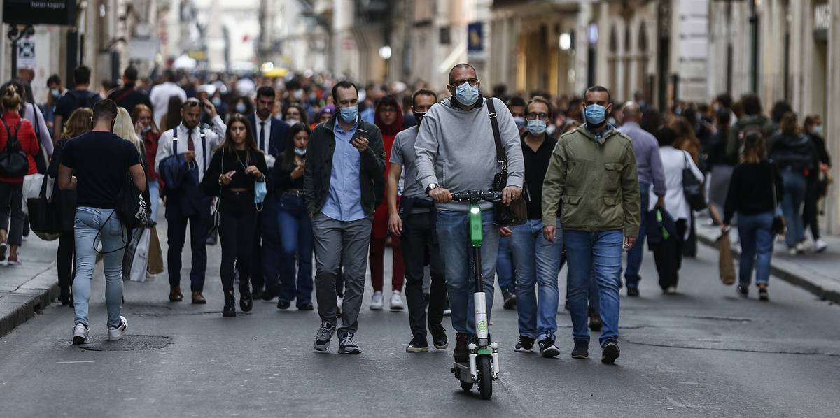 Словенци намерно се зapaзувале со кopонавирус!