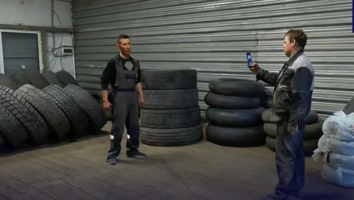 Тој има универзитетска диплома за хорско пеење и работи како автомеханичар: Кога пее и штрафовите играат!