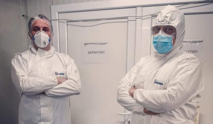 Разочаран медицински техничар: Заслужувате да ги фрлиме скафандерите и униформите!
