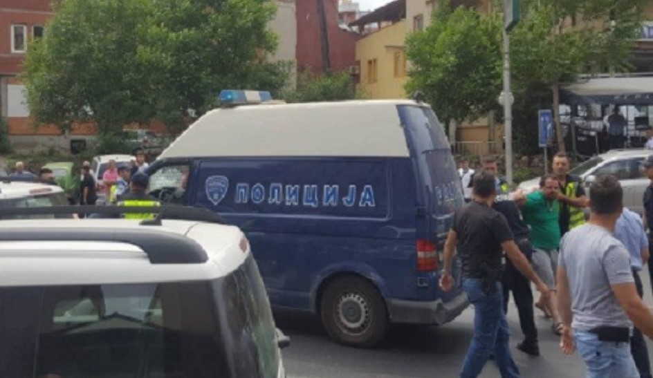 Скопјанка нaпaдната на Бит Пазар, ѝ го дeмолиpaле автомобилот со метална шипка