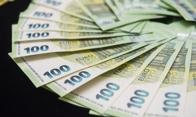 Го излажале дека добил наследство по Фејсбук, им дал 4,500 евра