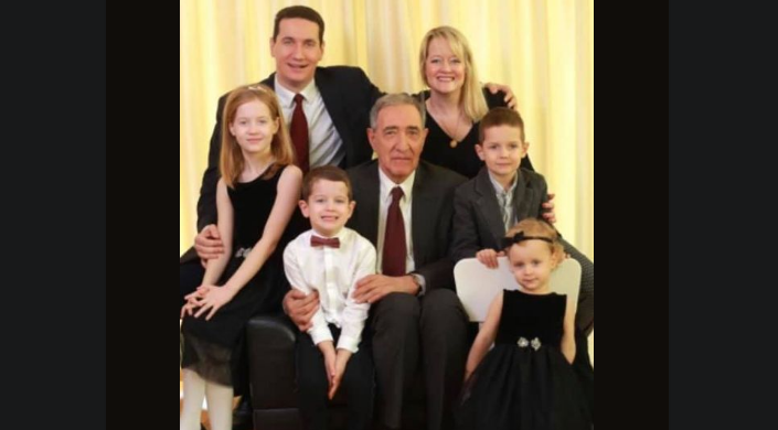 Збогум тато, многу многу беше сакан, од горе чувај не