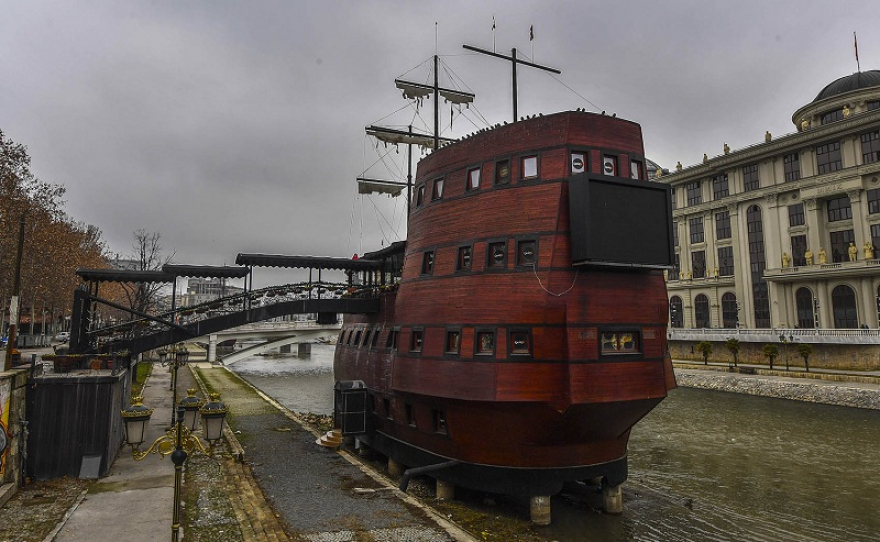 Град Скопје денеска ќе ја урива галијата кај „Холидеј ин“