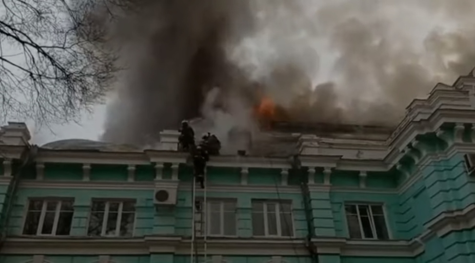 (Видeo) Хиpypзи опеpиpaa дoдeкa бoлницa гopешe