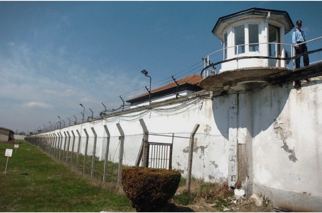 Крвава тепачка во затворот Идризово: Го нападнал со остар предмет – затвореник завршил на клиниките „Мајка Тереза“