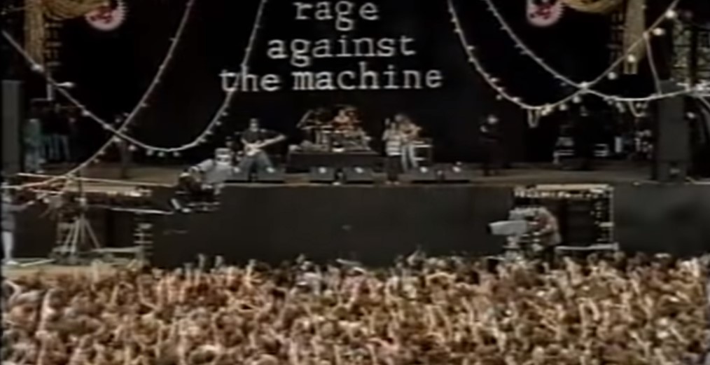 „Killing in the name“ се рокаше пред Влада