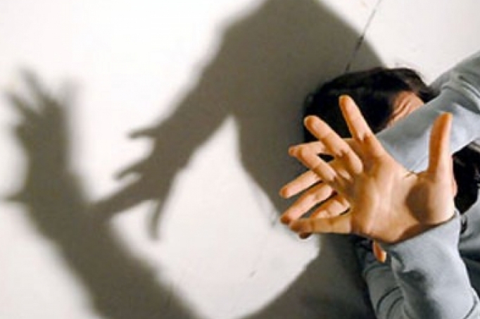 СТРАШНО ВИДЕО: 10- годишно дете во Кочани ги моли да го однесат кај мајка му а тие крвнички го тепаат