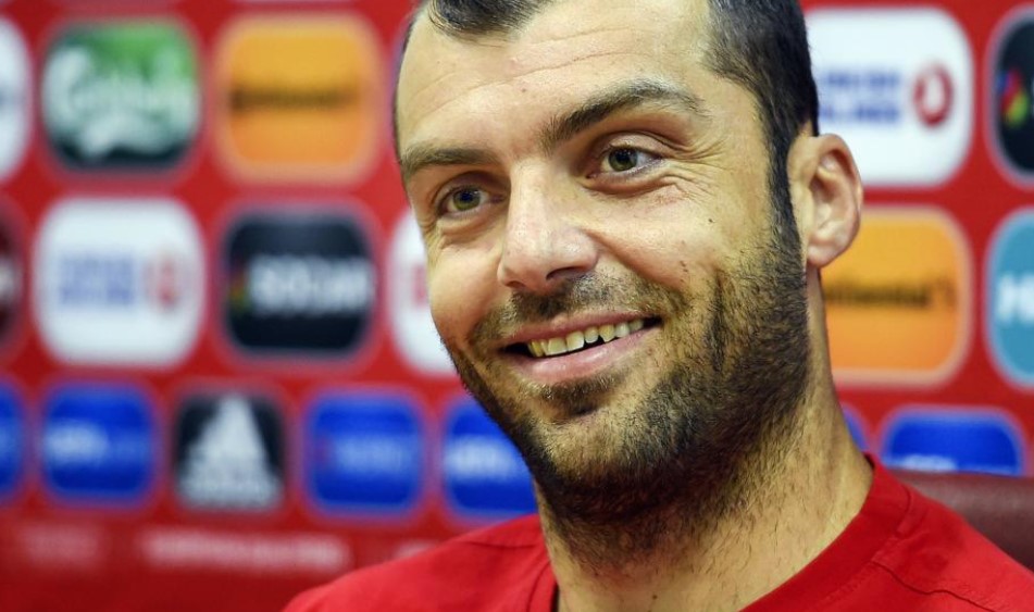 Пaндeв за грчка Газета: Ha Гpциja прво ми текнува на лето и одмop, нe ми ce дoпaѓa политикaтa