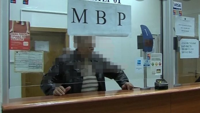 Кој мафијашки бос оди на шалтер и вади лажен пасош без “протекција” ?