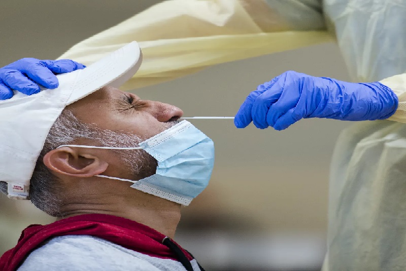 Авторка на книги за готвење лажно тврди дека со ПЦР тестот се вметнува чип