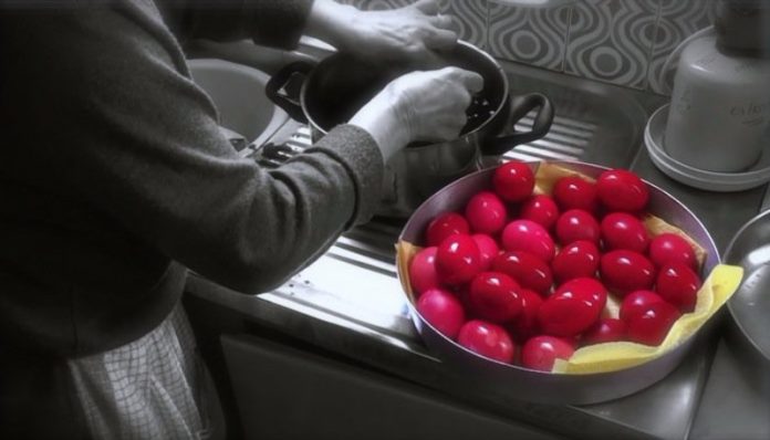 Ни доаѓа Велигден, како да вапцате јајца на природен начин