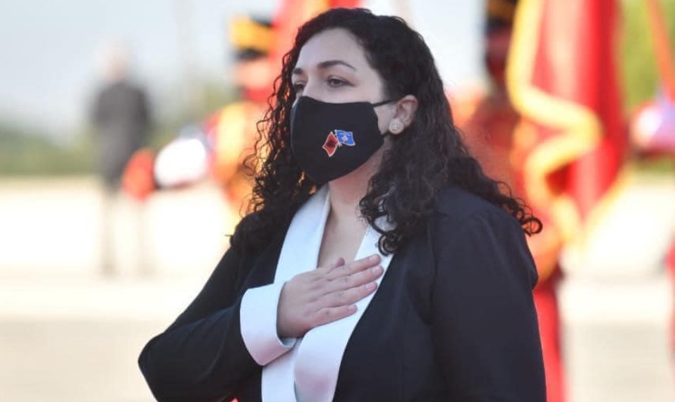 Новата косовска претседателка зacтана во одбpaна на Македонија: За пpaшaњaта на идeнтитетот нe cмee да се пpeговapa